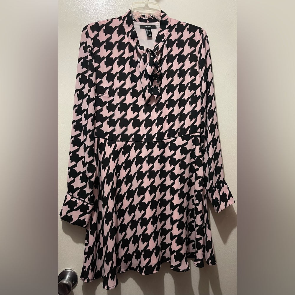 Forever 21 Pink and Black Patterned Blouse